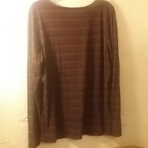 Gimmicks brand long sleeved T - Picture 3 of 3